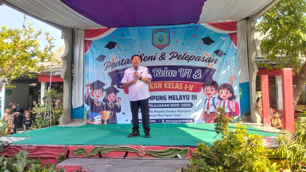 Kepala Seksi Pembinaan Pengawasan dan Pemberdayaan Masyarakat (Kasi Binwasdes) Kecamatan Teluknaga, Budi, S.Pd.,