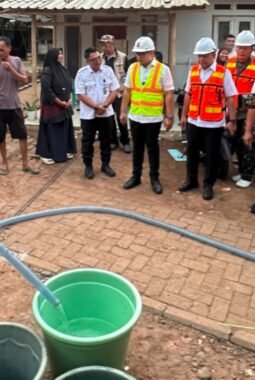 Pemerintah Kota Tangerang Selatan Salurkan bantuan air bersih kepada warga terdampak Kekeringan