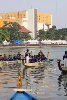 Lomba Dayung Perahu Naga meriahkan pagelaran Festival Cisadane 2026