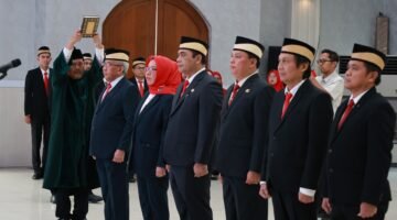 Bupati Tangerang melantik dan mengambil sumpah enam Pejabat Pimpinan Tinggi Pratama (Eselon II)
