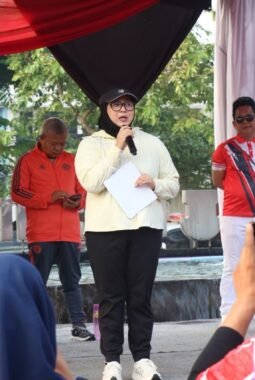 Sambut Hari Kemerdekaan Republik Indonesia ke 81, Masyarakat Kelapa Dua ikuti Jalan Sehat 