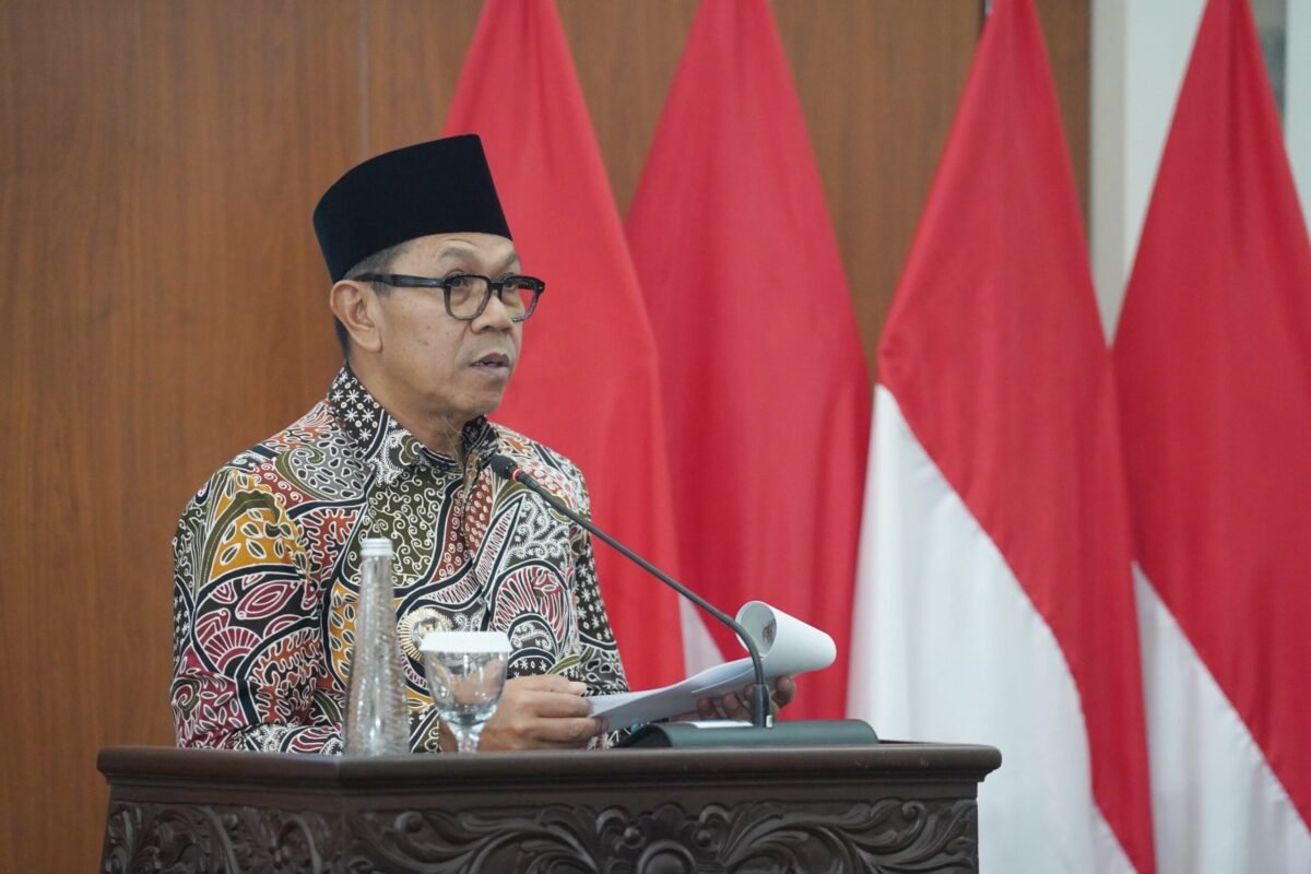 Wali Kota Batu, Nurochman, saat menyampaikan rancangan anggaran 2027 (foto/shereen) 