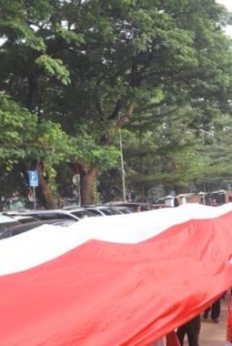 Ribuan Pemuda di Kota Tangerang Kirab Merah Putih dengan mengarak bendera sepanjang 81 meter