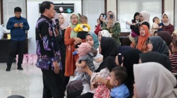 132 Bayi di Kabupaten Tangerang Terima Sertifikat Wisuda ASI